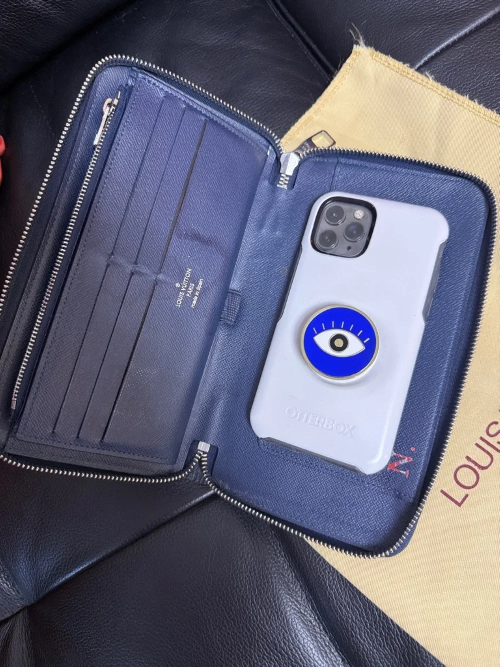 Louis Vuitton Deep Blue Zip Wallet in Textured Leather - Picture 2 of 16